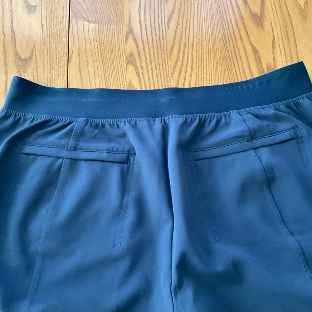 Athleta Navy Endless High Rise Cargo Pant. Navy Blue with zip front/rear pockets - Picture 7 of 13